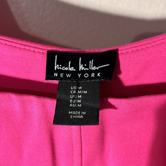 Nicole Miller, New York size medium. NWT. Hot pink dress. Side pockets and belt - Picture 4 of 10